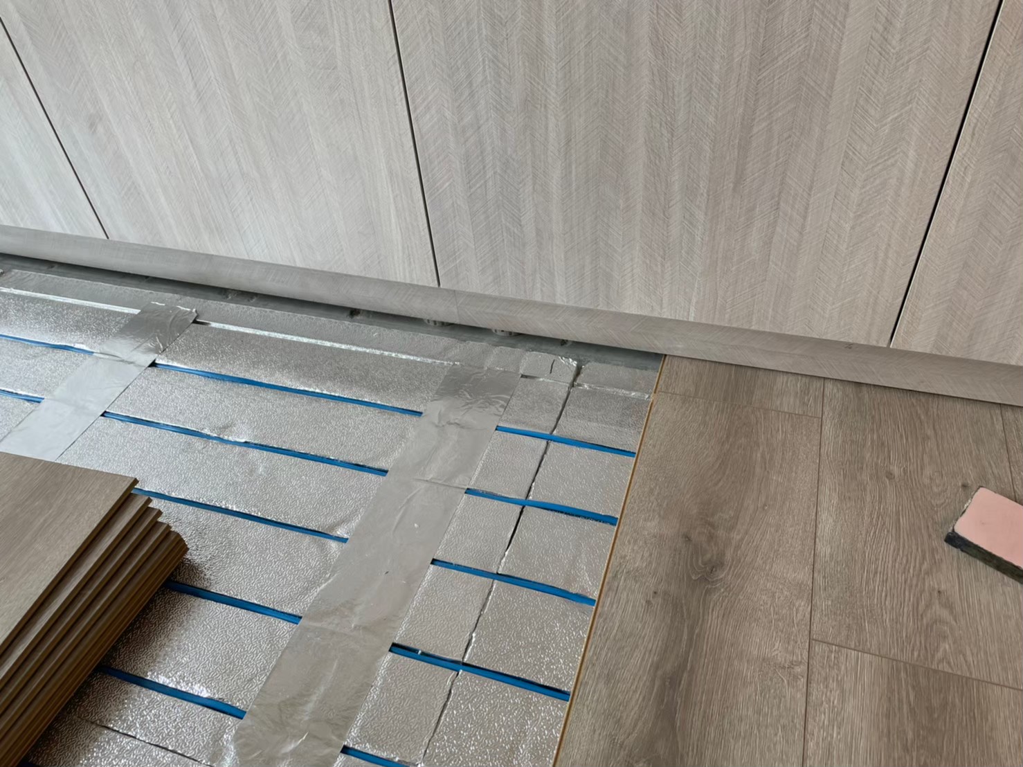 the combination of wooden floors and floor heating 04