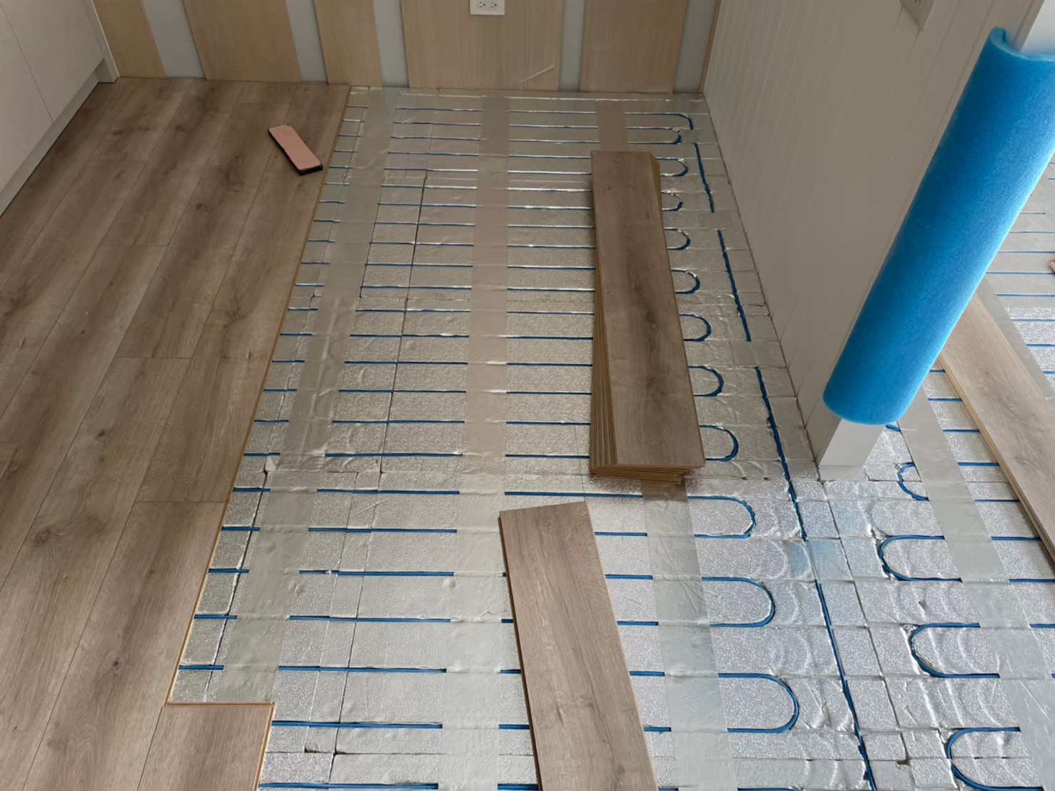 the combination of wooden floors and floor heating 05